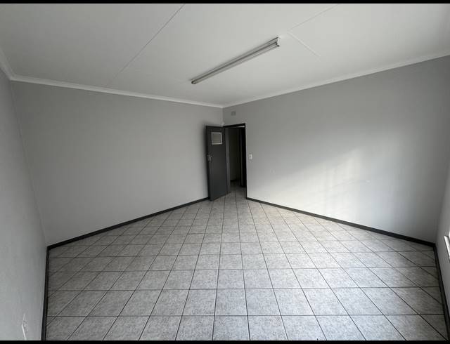 400M² WAREHOUSE TO LET IN WYNBERG